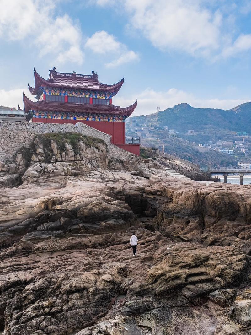 探訪臺州小洛迦 洞下魚師廟與沙灘的悠游之旅